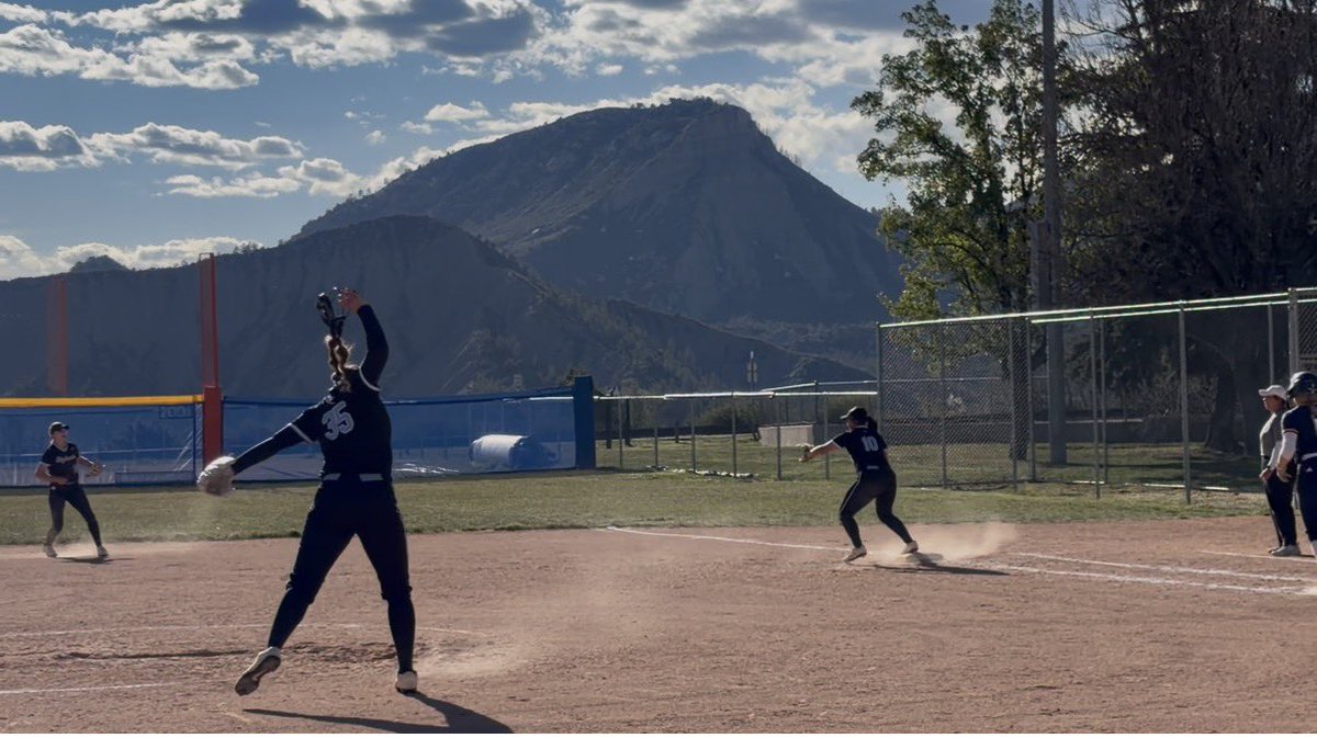 NancyVMedina's tweet photo. Why not… one last time. Let’s walk graduation then run to play our last college softball games…Wouldn’t trade that moment for anything. She did it!! https://t.co/oC4pYi1pXU