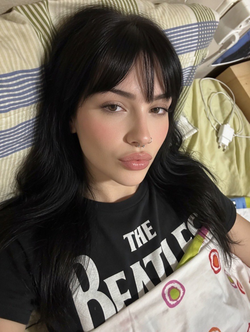 fallensoulhoe's tweet photo. Diosito yo sé que lo hiciste con buena fe… pero me desperdiciaste haciendome hombre #fallenhoe https://t.co/HberUQyeYZ
