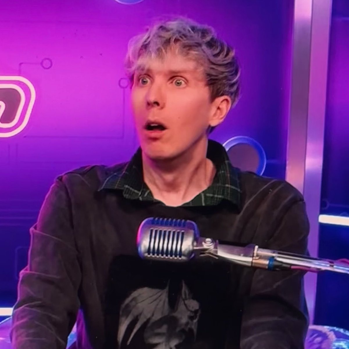 lyd1adeetzz's tweet image. i like this face #phanart