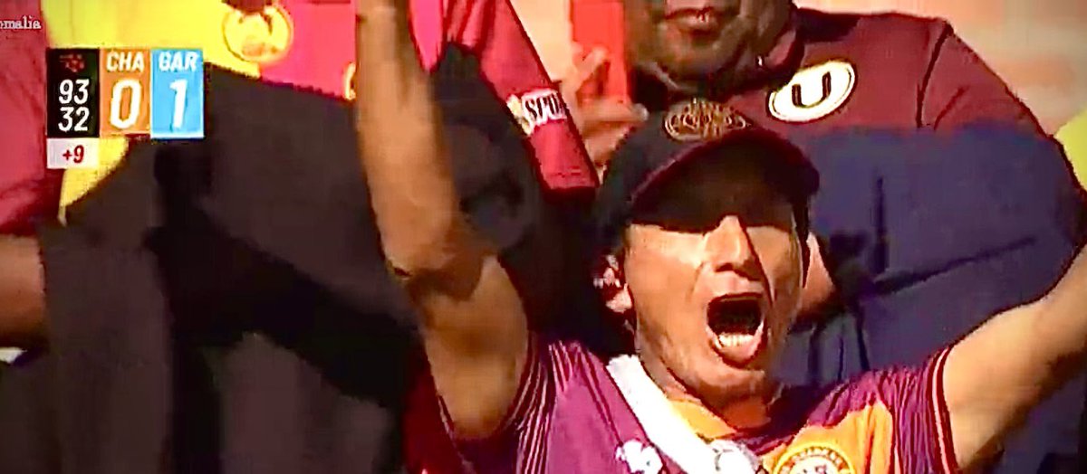 ¡OJO AL DATO!💥
Miren al muchacho de fondo creo que se equivocó de partido, o fue a alentar a su segundo equipo CHANKAS? , como la vida no? Trajiste la mufa, el partido terminó 1-0 a favor de Garcilazo. Con esto Alianza es Puntero y depende de sí mismo 🤯