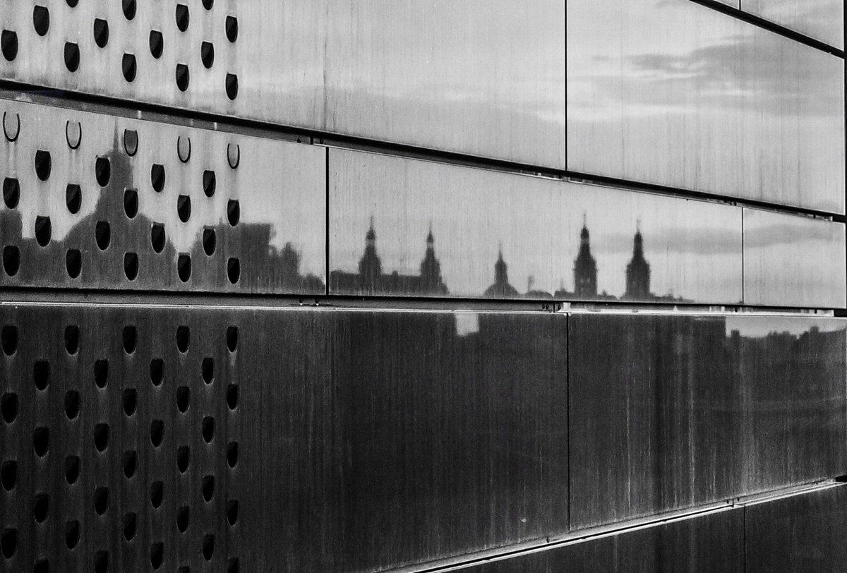 JMDoradoFaces's tweet photo. Diálogos 20 #photoseries #streetphotography #documentaryphotography #conceptualphotography #conceptphoto #diptych #grainisgood #areburebokeh #blackandwhitephotography #bnwphotography #monochromephotography #shotfromthehip #Zaragoza #cityscape #skyline #architecturephotography https://t.co/KHo750THRf
