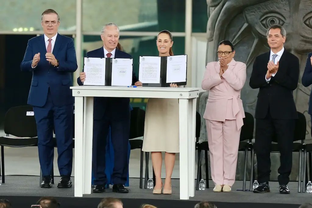 Amanecer_Qro's tweet image. 📊 Presentan el Plan México para impulsar inversión y empleo 💼
Estados como Querétaro participan en la estrategia.
#Economía #Querétaro #Inversión @SEDESUQro @mdelprete @Claudiashein 
Más información aquí 👇 amanecerqro.com/plan-mexico-in…