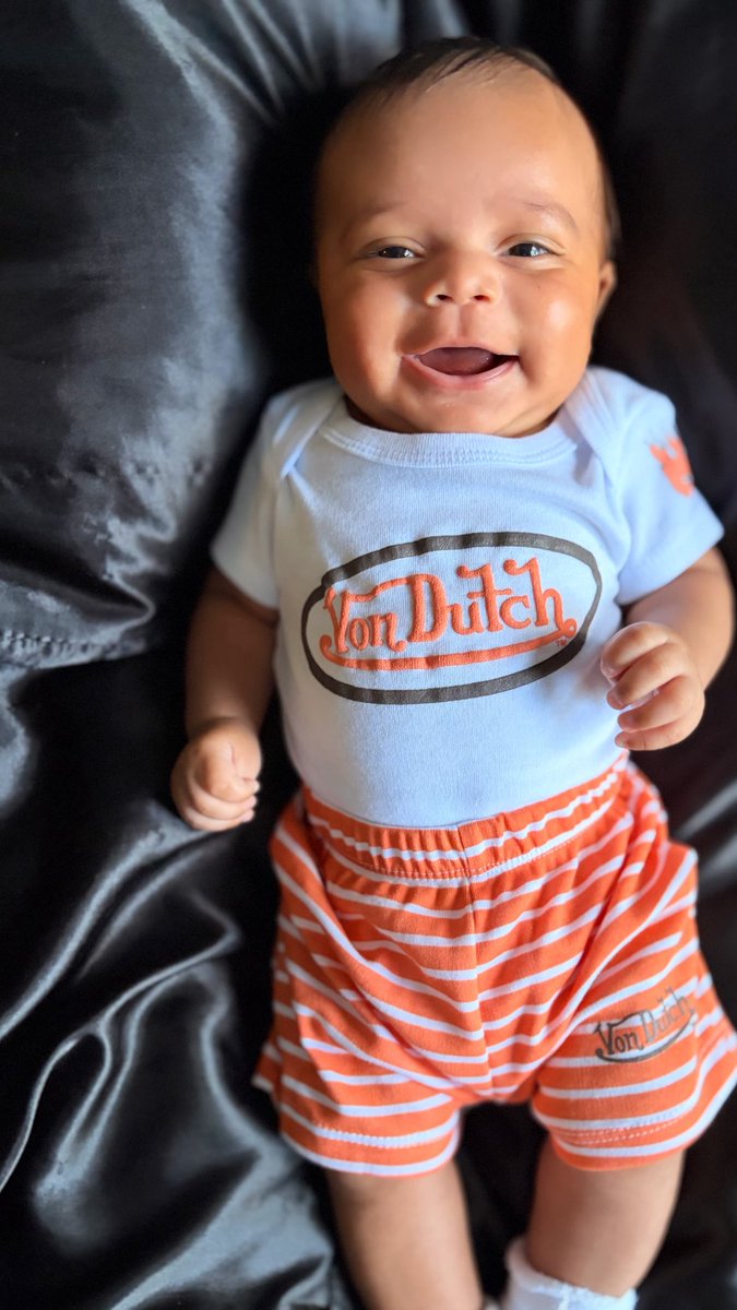 _itskor1's tweet photo. Look at my nephew yall😭😭🥹🥹🥹🥹💖💖💖💖💖💖 https://t.co/1w2Cnz8q4R