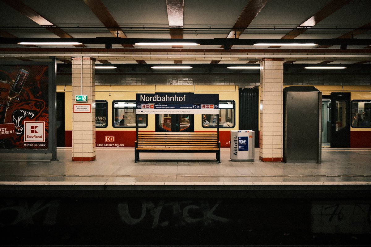 ThunderBird2678's tweet photo. scenes from an east berlin s-bahn station
#fujifilm https://t.co/ynwlicqPgS