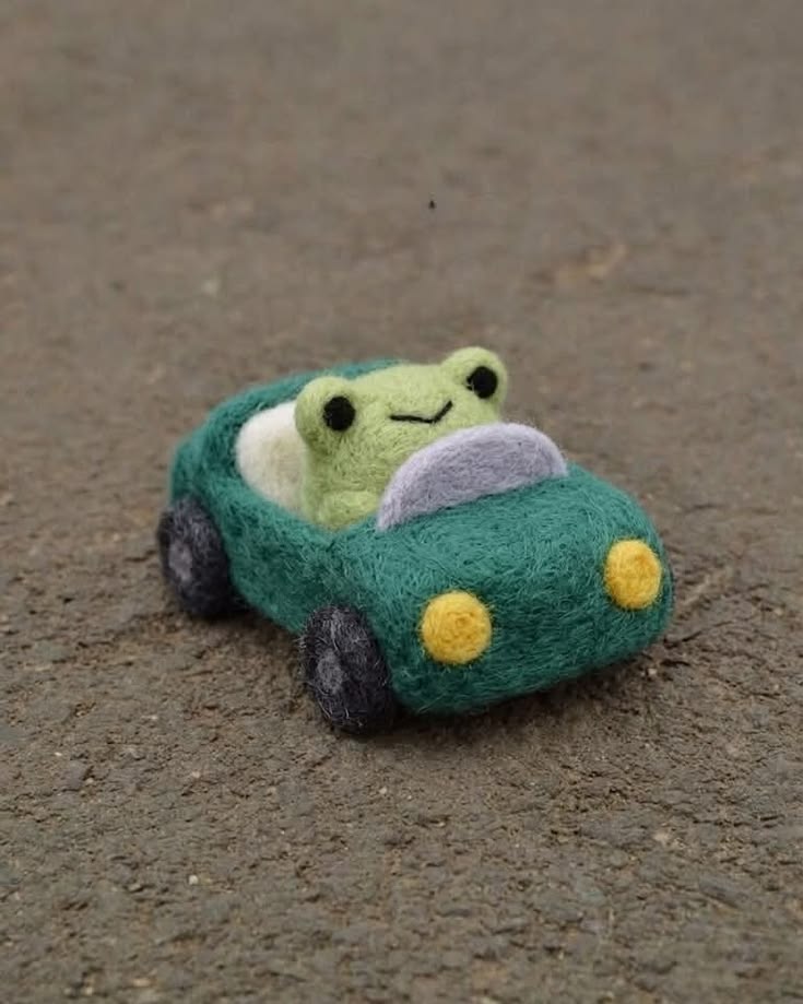 No Context Frogs tweet media