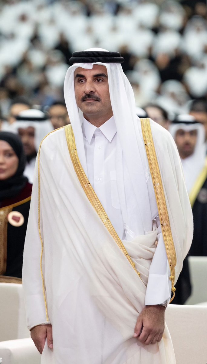 تشريفُ حضرةِ صاحبِ السمو الشيخ تميم بن حمد آل ثاني حفلَ تخريجِ جامعة قطر رسالةُ تقديرٍ للعلم وأهله، وتجسيدٌ لرؤيةٍ تؤمن بأن الاستثمار في الإنسان هو أعظمُ بناء. نبارك للخريجين هذا الإنجاز، ونستبشر بجيلٍ يحمل راية الوطن علمًا وعطاءً، ويصوغ المستقبل بثقةٍ واقتدار.
<a href="/TamimBinHamad/">تميم بن حمد</a>