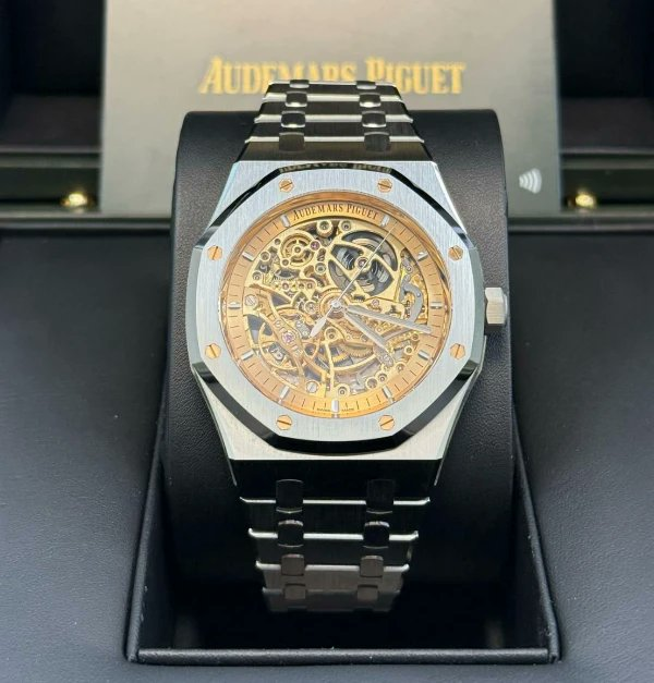 TimepieceTyler_'s tweet photo. Very few pieces like a Salmon AP Skelly.

You taking stainless or black ceramic?

Both available. https://t.co/8mlUkMMk87