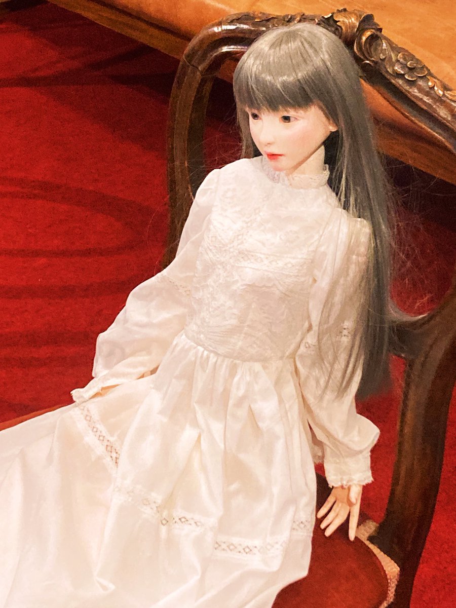 先週は個展の打ち合わせに。 退勤後、雨の中人形を抱えて行ってきまし
