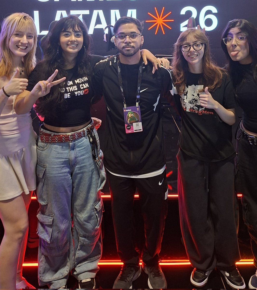 Dz7F_DiOGO's tweet photo. O squad que encontrei.. Muito Top.
Only good vibes por aqui✌️
#Gamescom #Yulla #kengaz https://t.co/1QVOAR5YFQ