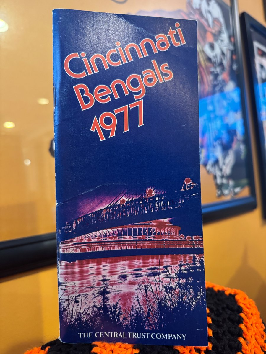 bengaljims_BTR's tweet photo. #BengalsMediaGuideMonday 🐅📘

The 1977 season introduced a powerful new force in the backfield — Pete Johnson.

The big rookie bruiser made an immediate impact, laying the groundwork for a dominant rushing attack alongside QB Ken Anderson. A new weapon. A new identity.

The future was already taking shape in the Queen City. 🧡🖤 #CincinnatiFootballHistory #Peeeeete