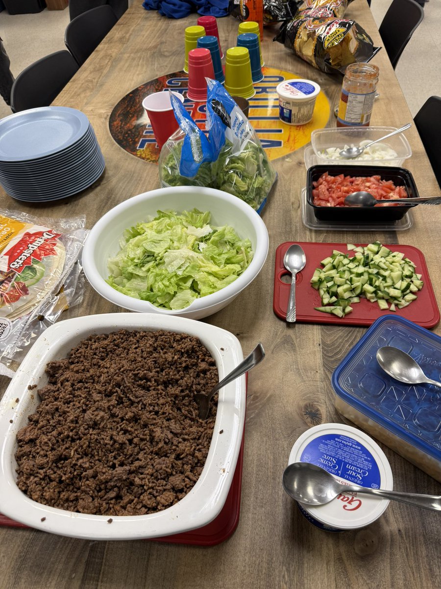 OrilliaYC's tweet image. Line up for tacos starting between D&amp;amp;D sessions! 🌮🌮🌮🌮🌮

#orillia #youth #orilliayouthcentre #tacos