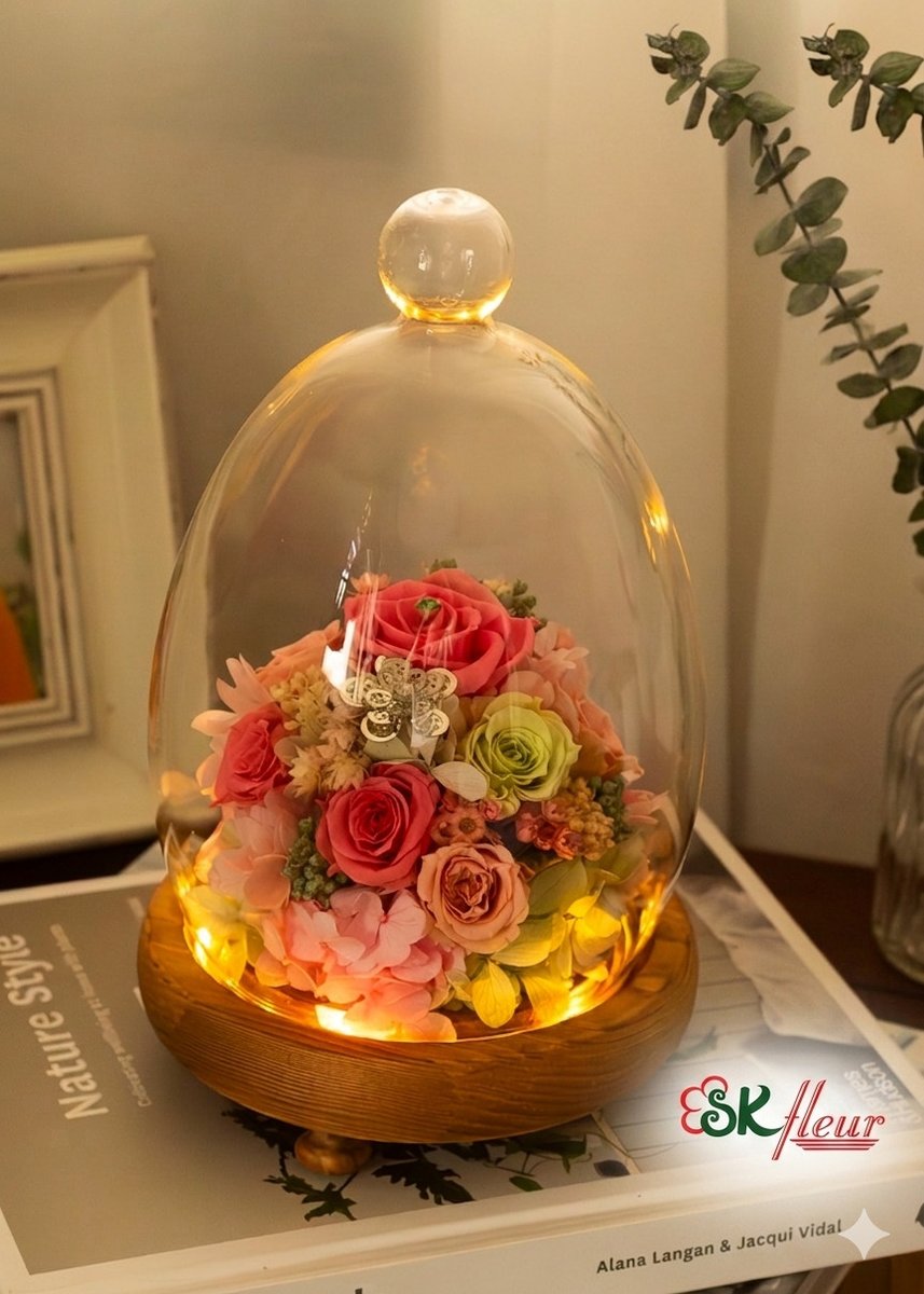 Skfleursg's tweet image. Make a bold statement with a Preserved Hot Pink Rose in a glass dome — handcrafted, maintenance-free, and ready to gift. Free island-wide shipping. Order today: wix.to/SgSKVCt #HotPinkRose #PreservedFlowers #GiftIdeas