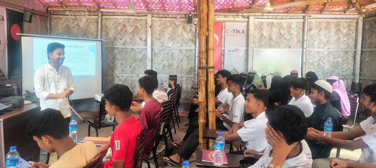 RYDA35's tweet photo. Day 4
The Rohingya Youth Development Association conducted a basic poetry and writing training session for around 50 young girls and boys. https://t.co/k3Rmy0eA7r