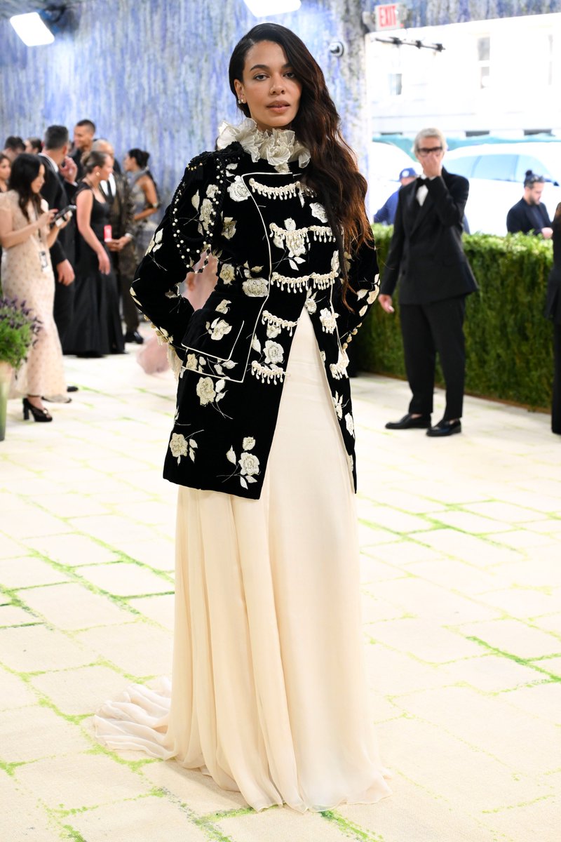 sboficial's tweet photo. Aurora James no #MetGala. https://t.co/Noj00GjrIz