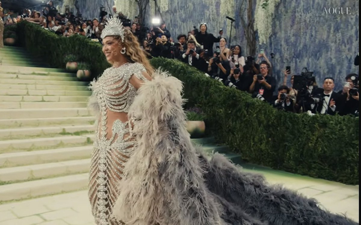 beyonceaccess's tweet photo. DIVINA!! https://t.co/Id09M8ARXl