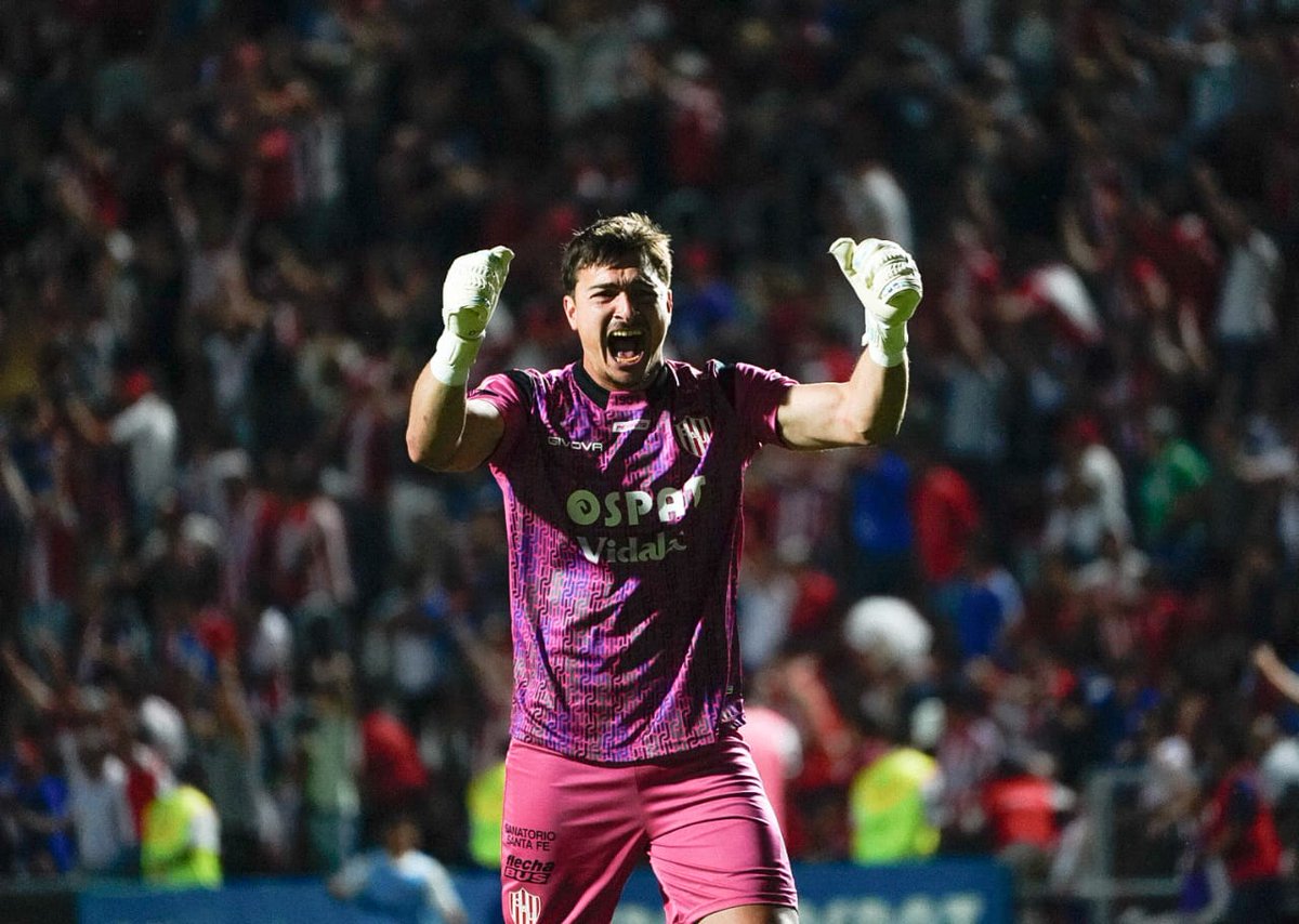 Every day a random player from Unión de Santa Fe tweet media
