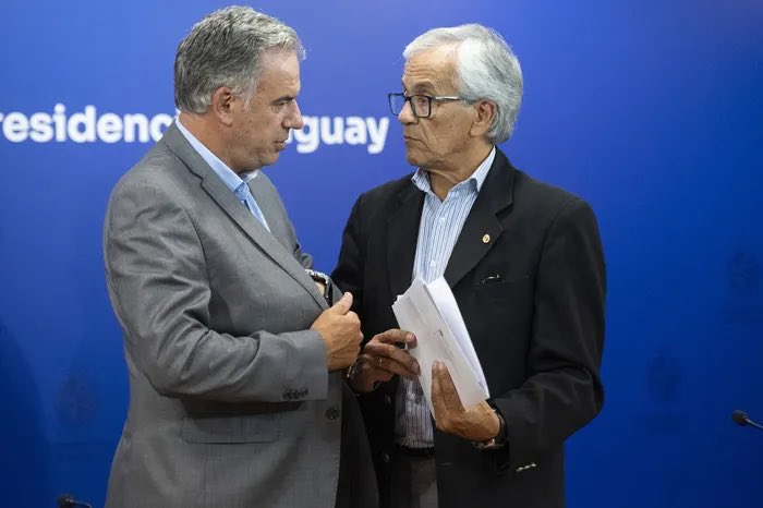Uruguay
País dónde un Ministro desacredita al Presidente y no pasa nada.