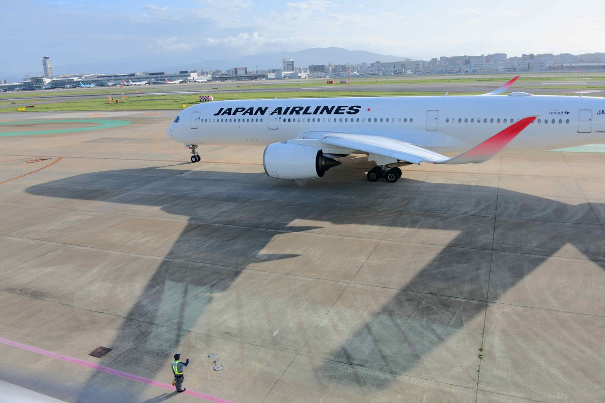 imashashin's tweet image. 2026年4月
福岡空港 Boeing 777
#JAL  #福岡空港
#A350