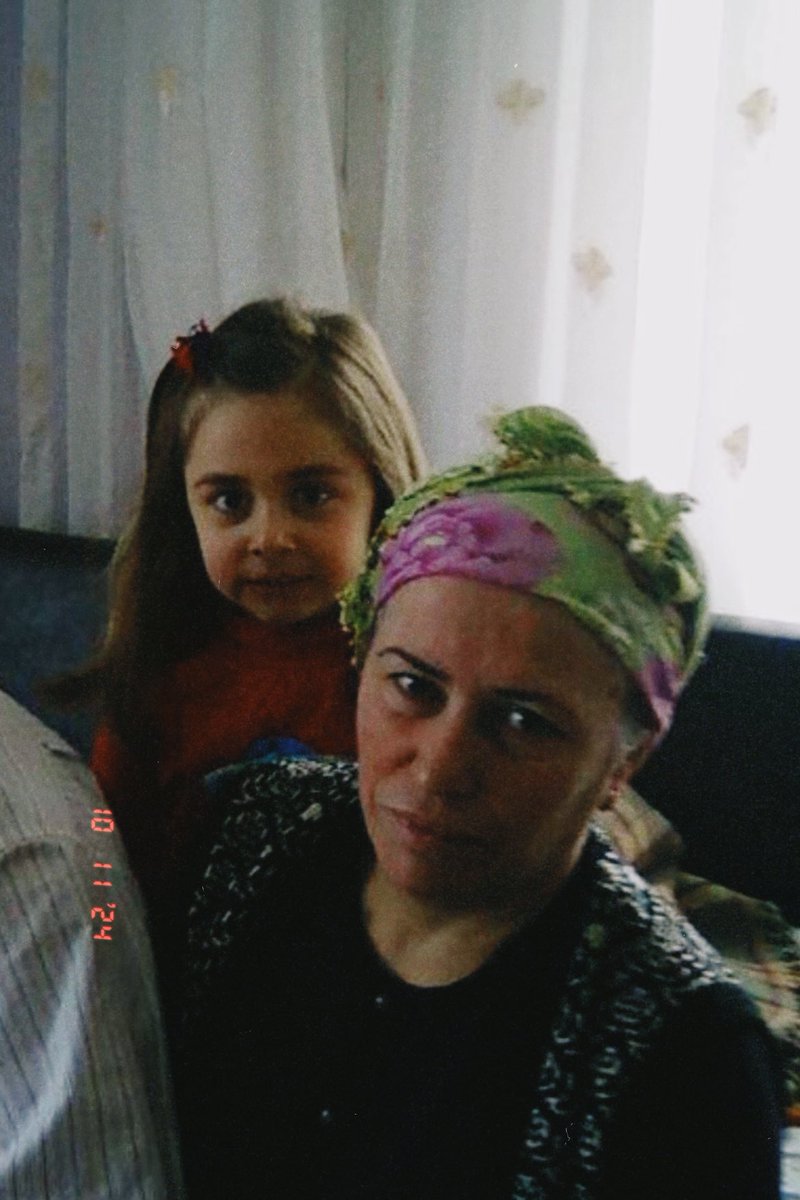 kızlar ve geri gelmesi için ömür vericekleri anneanneleri 🪽