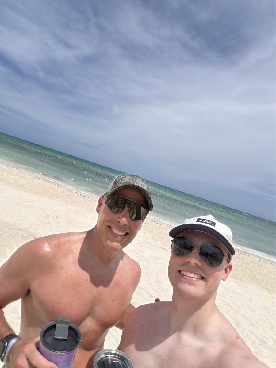 CoachKPederson's tweet image. A little family time recharges the battery and nourishes the soul!  Love this group!! #Jamaica