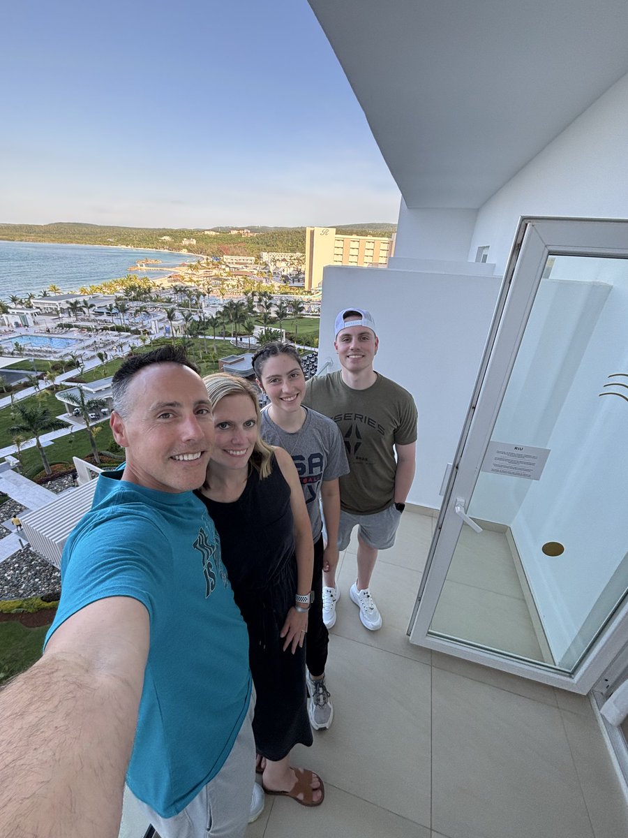 CoachKPederson's tweet image. A little family time recharges the battery and nourishes the soul!  Love this group!! #Jamaica