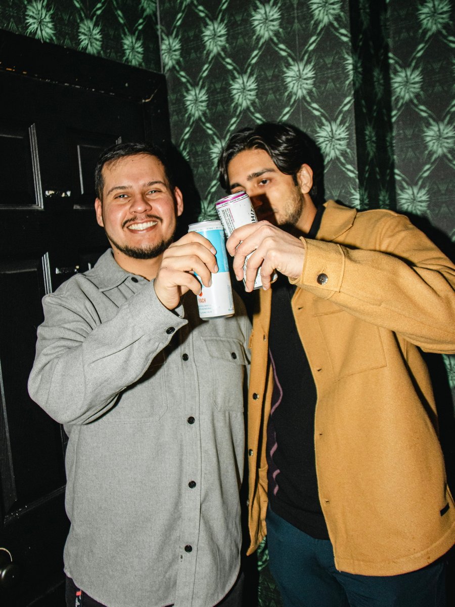 Easybarchicago's tweet photo. Sure, today might be Monday, but what better way to lead into Cinco de Mayo than half-price happy hour?

And we'll see you tomorrow for $4 Corona, Modelo, Pacifico, and $6 shots of Dos Hombres Mezcal!

📸: @anukaphotos https://t.co/3YvMU5aK3Y
