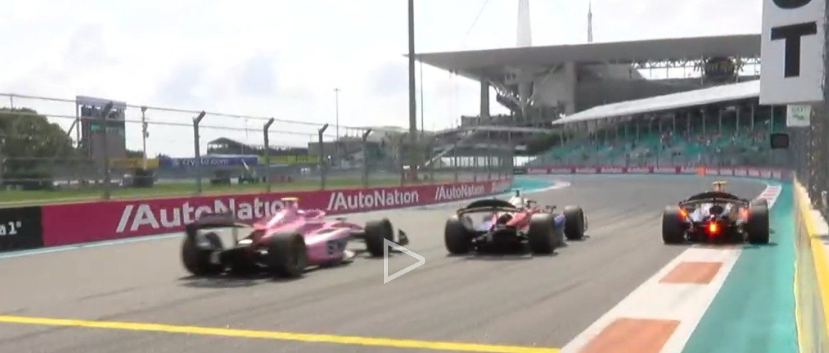 FastestPitStop's tweet image. Holy final corner!!