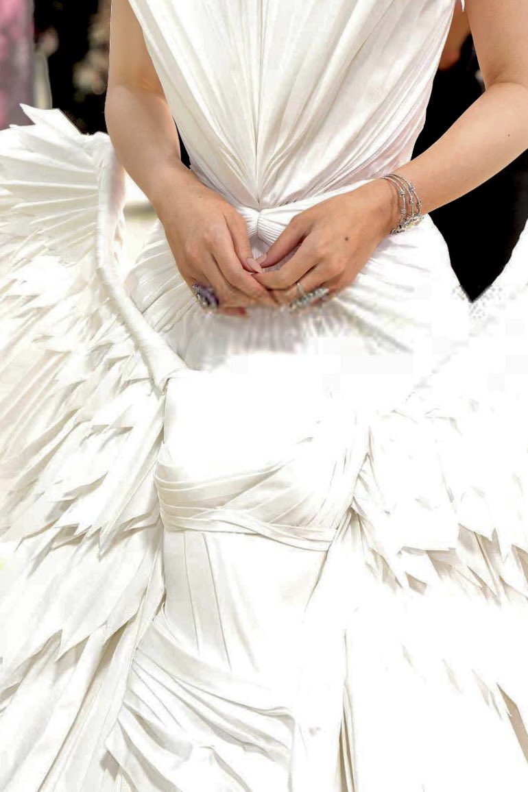 Details of Yu-Chi Kuo’s custom look by Jean Paul Gaultier @ the 2026 Met Gala, and HELLO??? THE SCULPTED ANGEL BODICE???