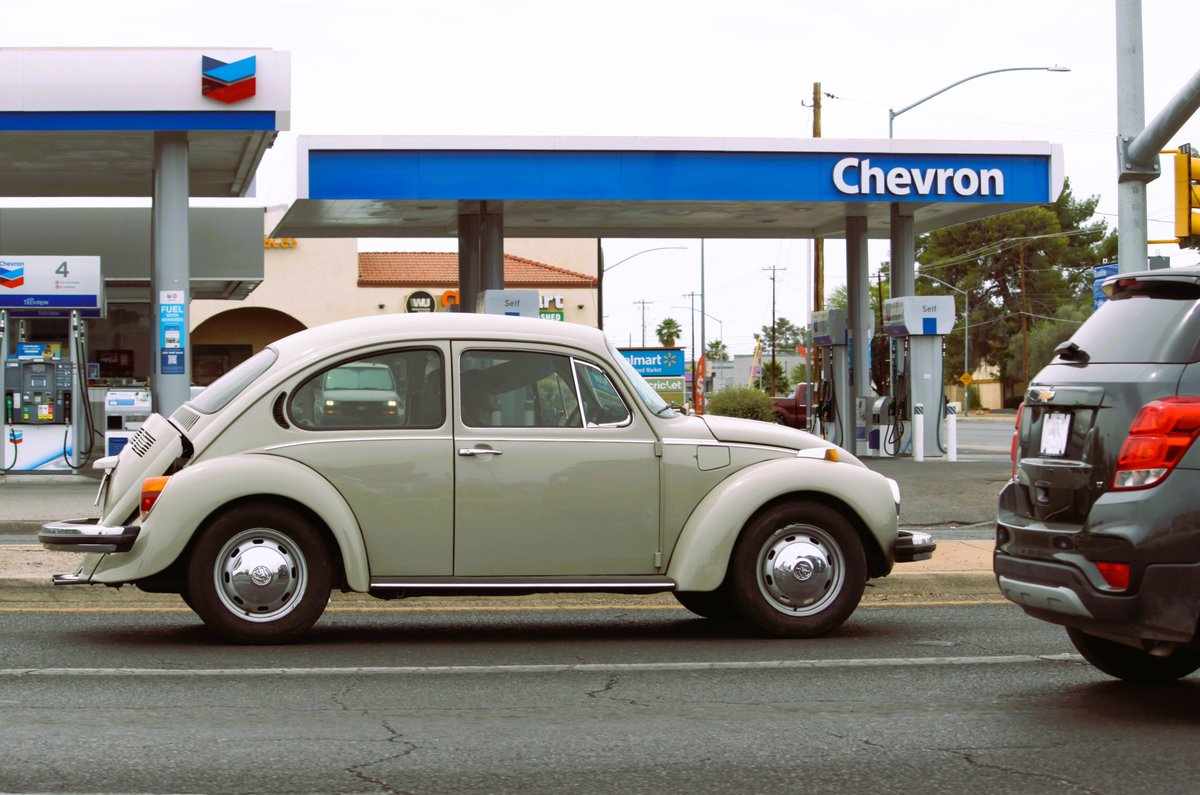 jersnav's tweet photo. Clean looking VW Bug at 22 and Cray late this morning. #Tucson #vw #punchbuggy #Canon50D https://t.co/hwwpDMTkKH