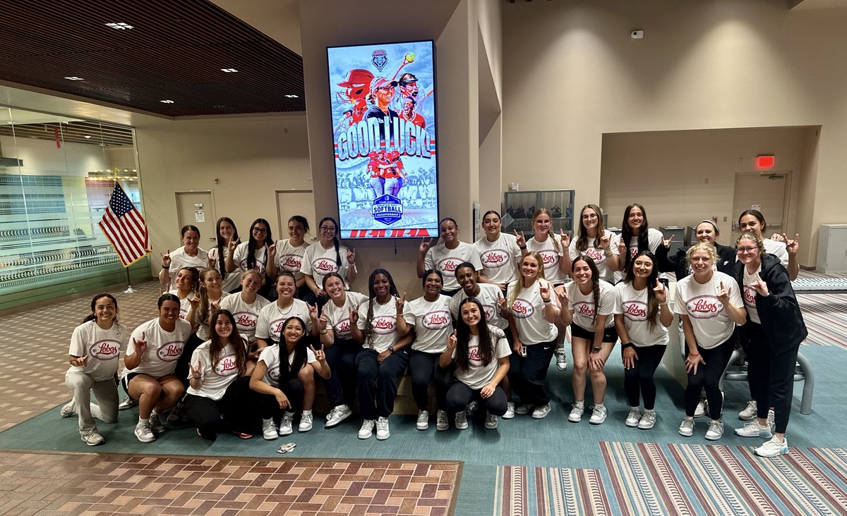UNMLoboSB's tweet photo. Taking the support of ABQ with us to Reno. 

#GoLobos https://t.co/EGRCyISoaX