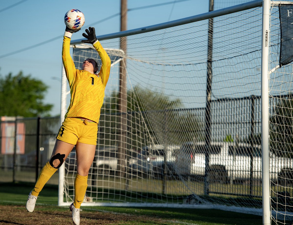 HadleyOverton09's tweet photo. Finishing up the spring season and getting ready for tryouts! https://t.co/DnOEMjmFve