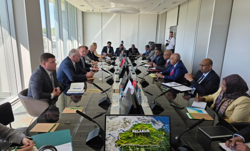 SudanTribune_EN's tweet photo. Sudan and Belarus have kicked off the 5th Joint Ministerial Committee in Minsk. 
High-level talks are underway to update and adopt strategic agreements in:  Agriculture & Machinery, Oil & Industry, Science & Tech, Health & Education.
https://t.co/cXMxhrmI5f
#Sudan #Belarus #Minsk #Diplomacy #EconomicCooperation