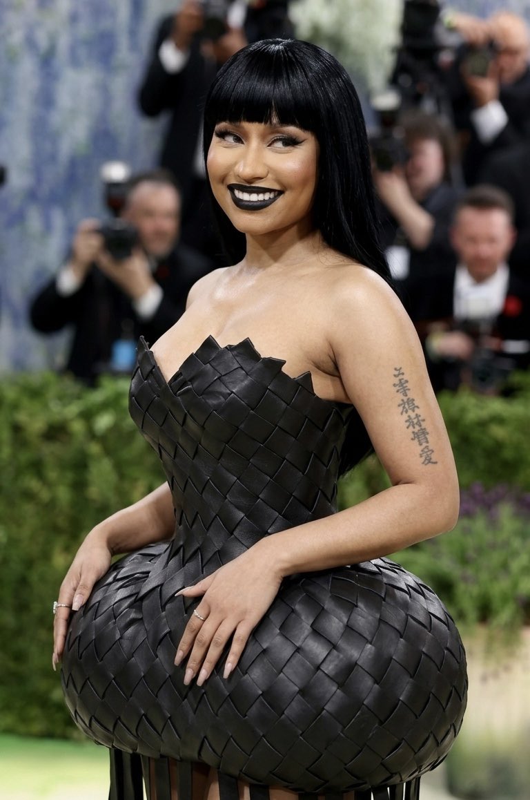 bobsarraf's tweet photo. Nicki Minaj just arrived to the met gala omggggg https://t.co/GDSdoJ5VGj