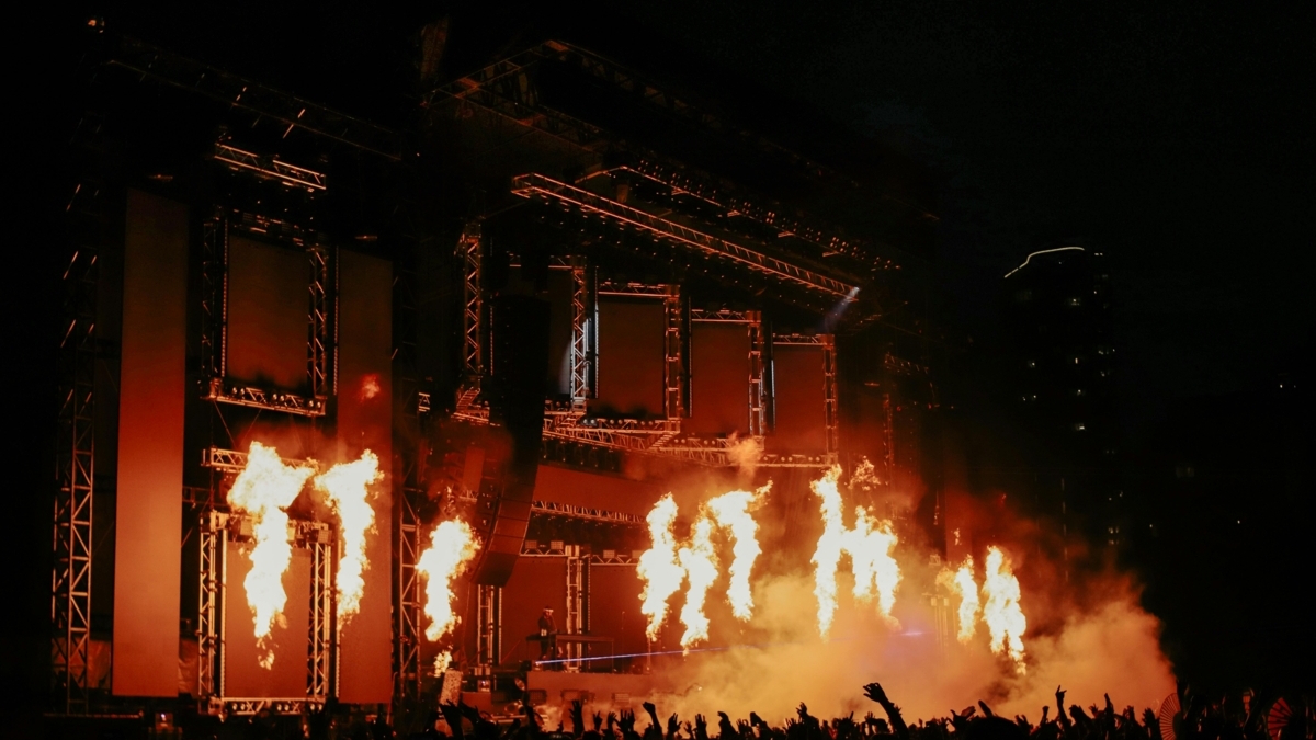 EmbassyORLNorth's tweet photo. Last call for #RollingLoud! 🔊 

Secure the ultimate festival home base just 20 minutes down I-4 from #CampingWorldStadium. With massive 2-room suites for the whole crew and complimentary breakfast to fuel the hype, we’re the pro move for the weekend. 🎤
https://t.co/HKX9JE5hGc https://t.co/Sz3q1HDAbg