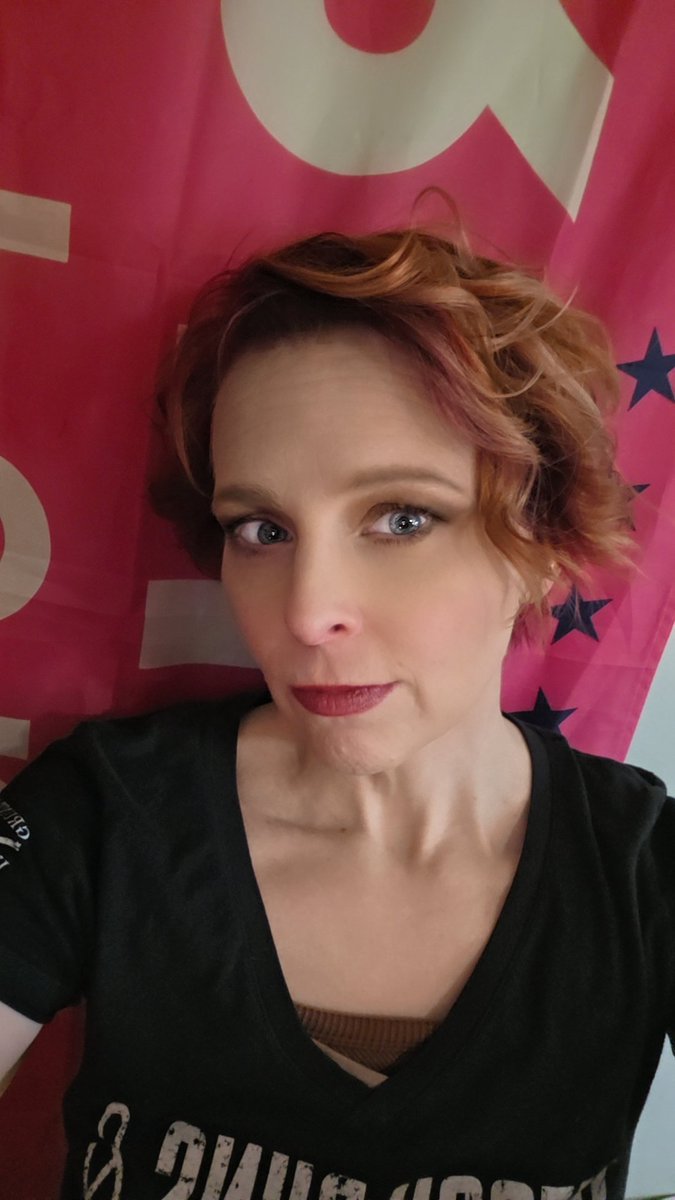 PheonixLeoRise8's tweet image. I got a makeover today
#makeover #hairtransformation #nails💅