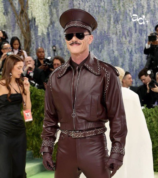TheMale_Central's tweet photo. LUKE EVANS IN THE HOUSE #Metgala https://t.co/zVIjjdaILT