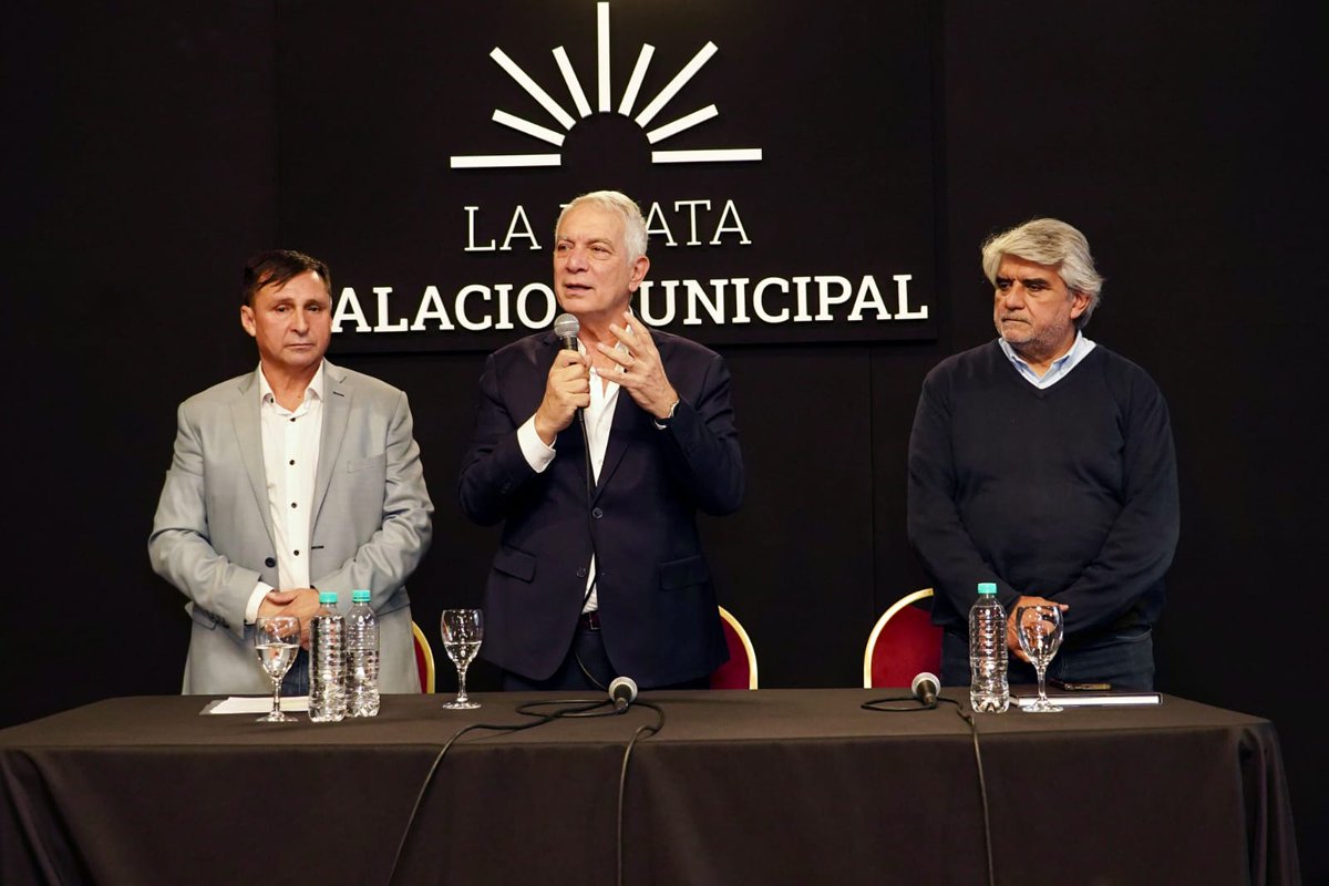 Julio_Alak's tweet photo. Con la incorporación de Julio Cuenca como Secretario de Trabajo, Empleo e Integración Laboral, iniciamos una nueva etapa para fortalecer el empleo y ampliar las oportunidades en la región capital.

Desde esta nueva Secretaría, impulsaremos políticas orientadas a consolidar el mercado de trabajo y promover la inclusión productiva, para seguir construyendo una ciudad con más herramientas para el futuro de las y los platenses.