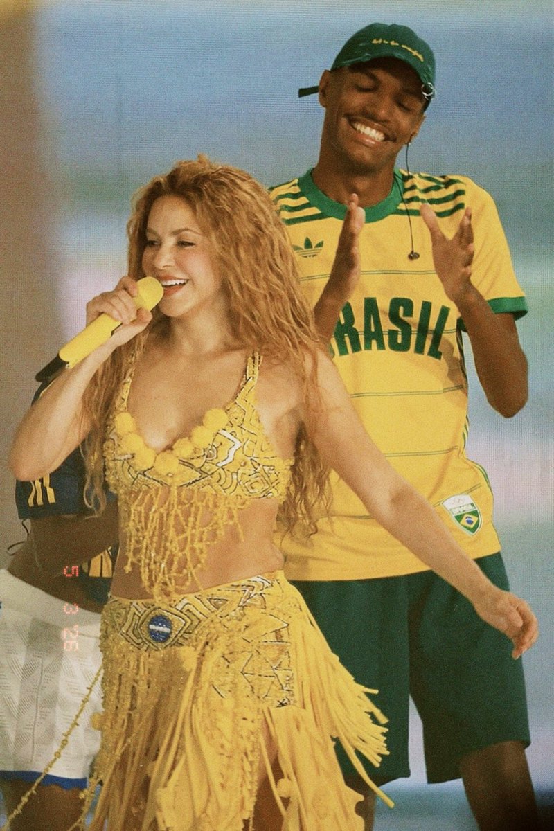 <a href="/shakira/">Shakira</a> 💛