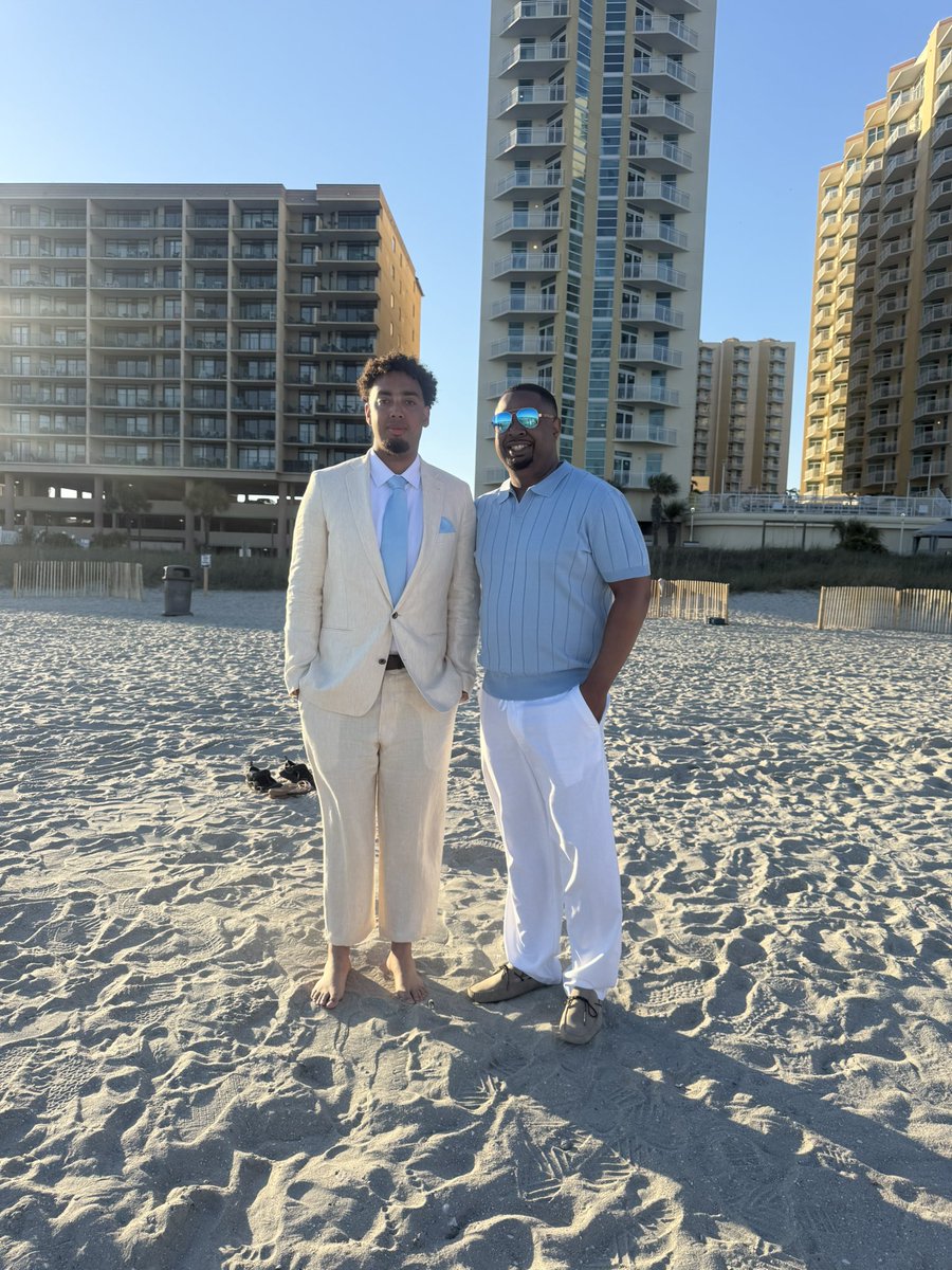 CoachRDJackson's tweet image. Wedding Bells 🔔 🎊 
Congrats  @CoachJacksson &amp;amp; Chloe🍾🎉 
#ProudDad