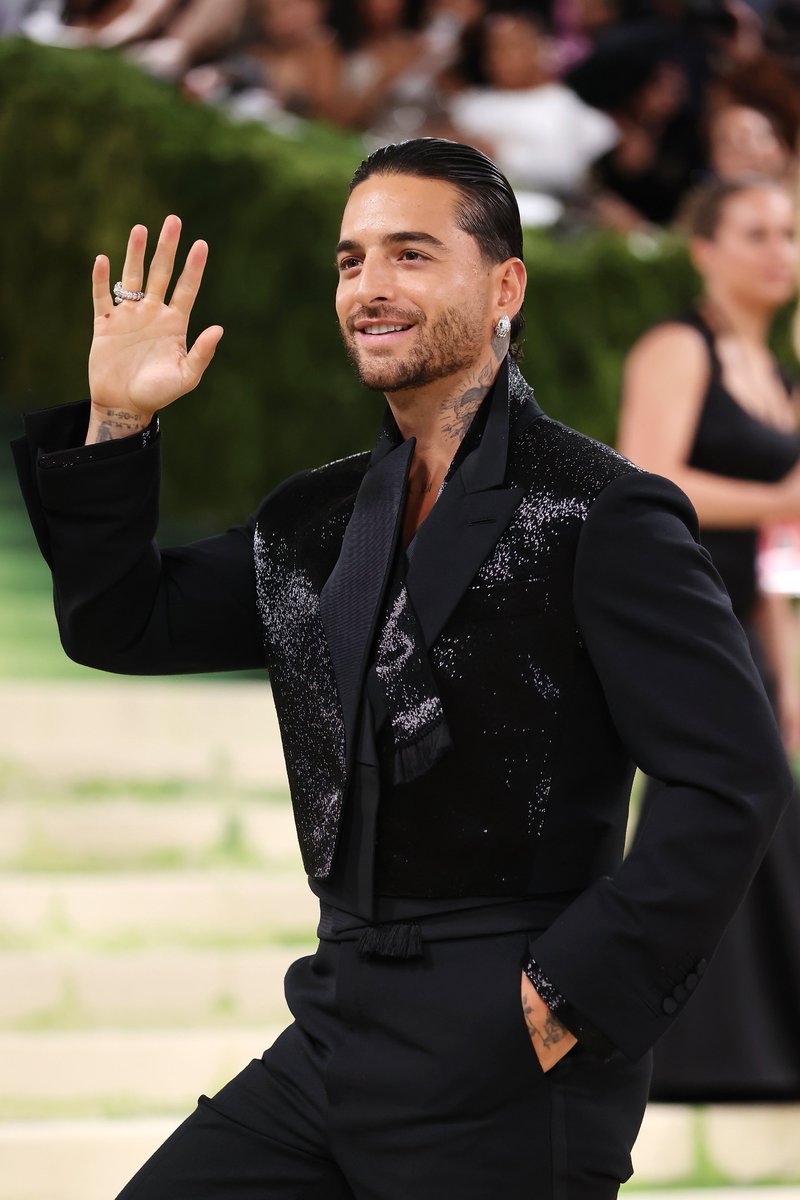 Hi, yes! It's me again. The MTV social media admin. Once again asking for <a href="/maluma/">MALUMA</a>'s hand in marriage 💍 #MetGala