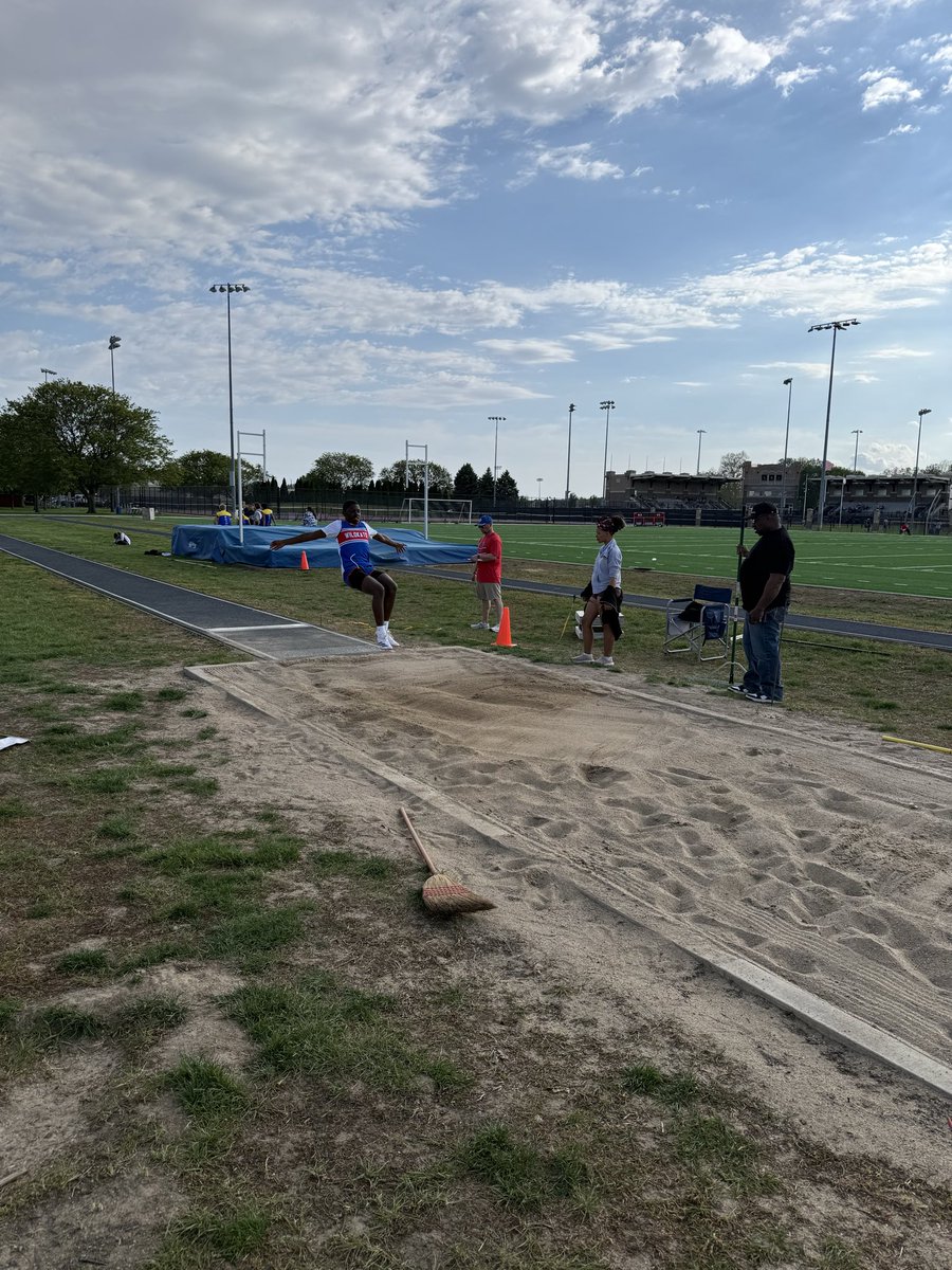 KMS_AD's tweet photo. Busy night for KMS Athletics! https://t.co/6JNiT8v9Dj