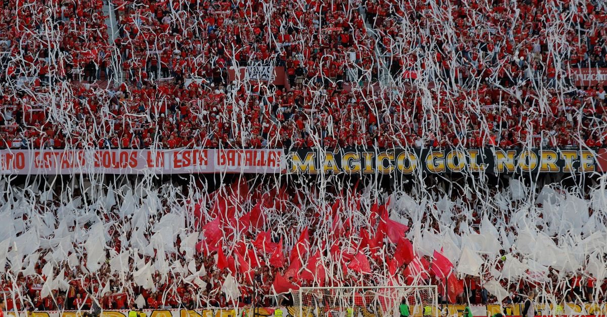España rendida una vez más a una de las mejores aficiones de Europa. 

Esto es Sevilla y aquí hay que mamar, en el Ramón Sánchez Pizjuán.