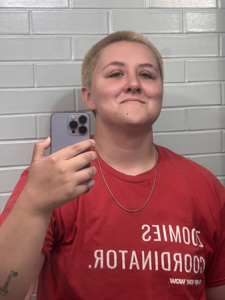 toxicblahblah's tweet image. #butch hello oomfs how are u all today? (also my bleach buzz is growing nicely)