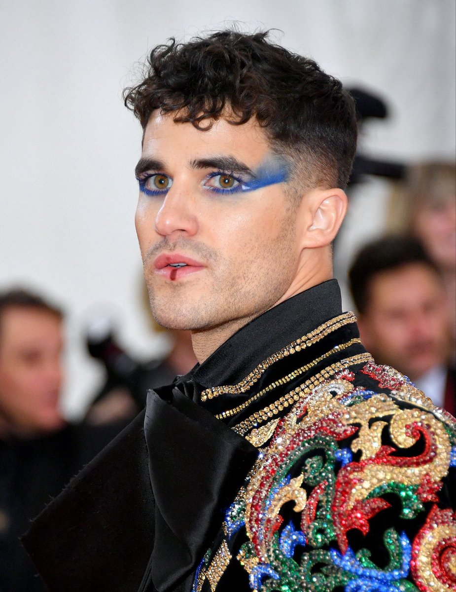 the makeup reminds me of hudson’s dada