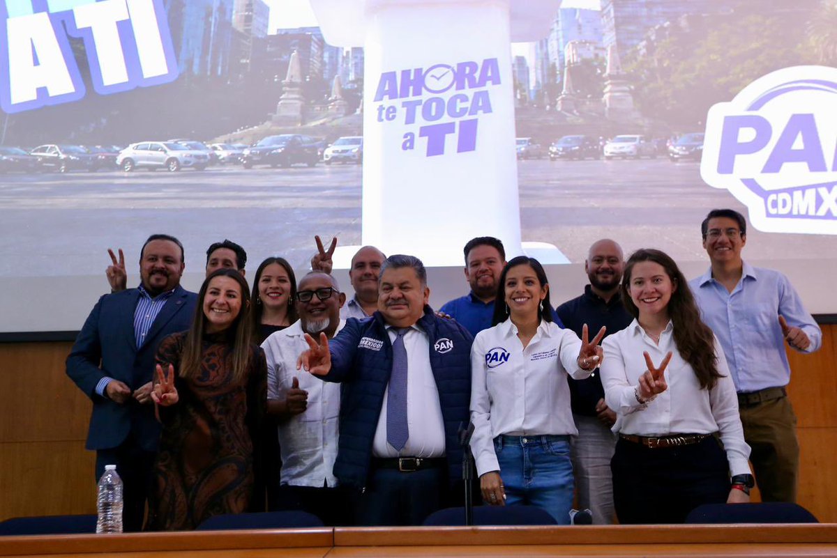 luisag_urena's tweet photo. Acción Nacional es la única opción que puede lograr el cambio en la CDMX y en México.  👊🏻💙

Cada vez más capitalinos se sumen a este proyecto y hoy le dimos la bienvenida a @ErnestoAJ29, un hombre que lleva décadas luchando por Magdalena Contreras. 

¡Estamos trabajando para llevar la seguridad y prosperidad que se vive en los #GobiernosPAN a cada rincón de la Ciudad!