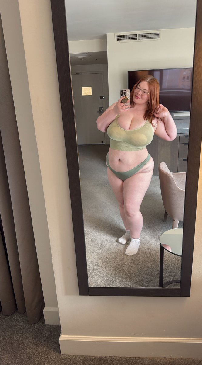 ambersparkl's tweet photo. Does anyone still appreciate an all natural woman these days? https://t.co/18Wz084zr1
