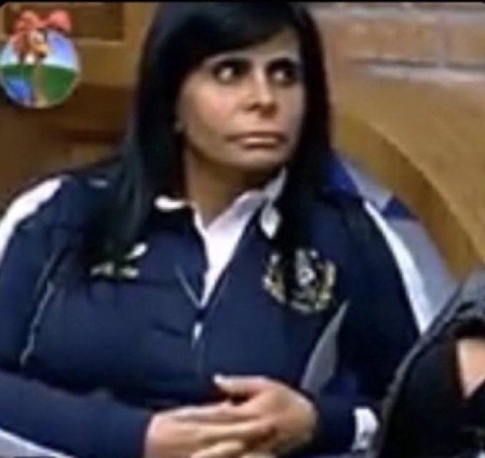 esse penteado da * deu um jeito de deixar a testa ainda maior