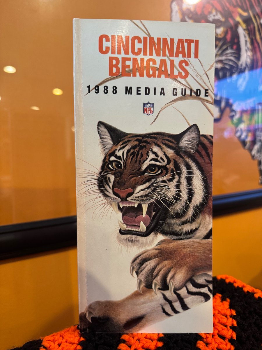 bengaljims_BTR's tweet photo. #BengalsMediaGuideMonday 🐅📘

1988 — the jungle was roaring. Led by MVP-caliber play from @7BOOMERESIASON, the Bengals went 12–4, captured the AFC Central title, and powered their way to the Super Bowl.

Explosive offense. Confident leadership. Big wins. 

One of the greatest seasons in franchise history — and it all came together in ’88. #CincinnatiFootballHistory