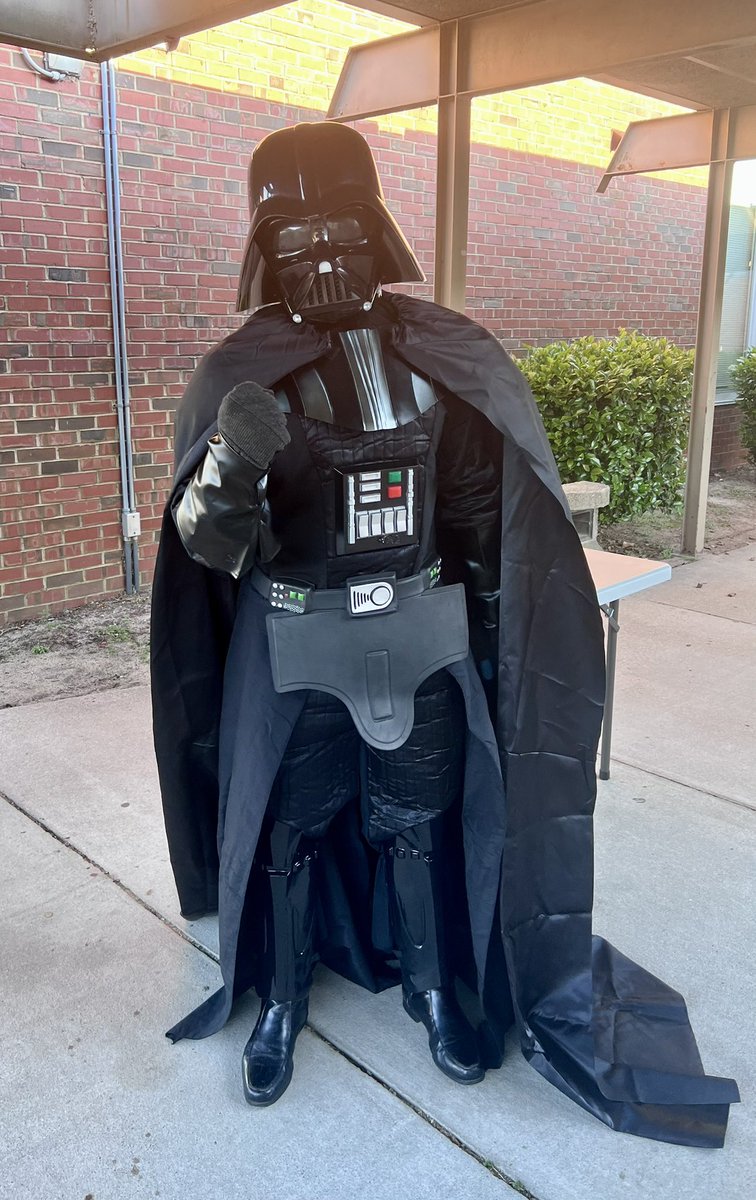 CMESCubs's tweet photo. We had a special guest today at morning arrival…Darth Vader on Star Wars Day! May the Fourth Be with You! https://t.co/EjovQVIa3t