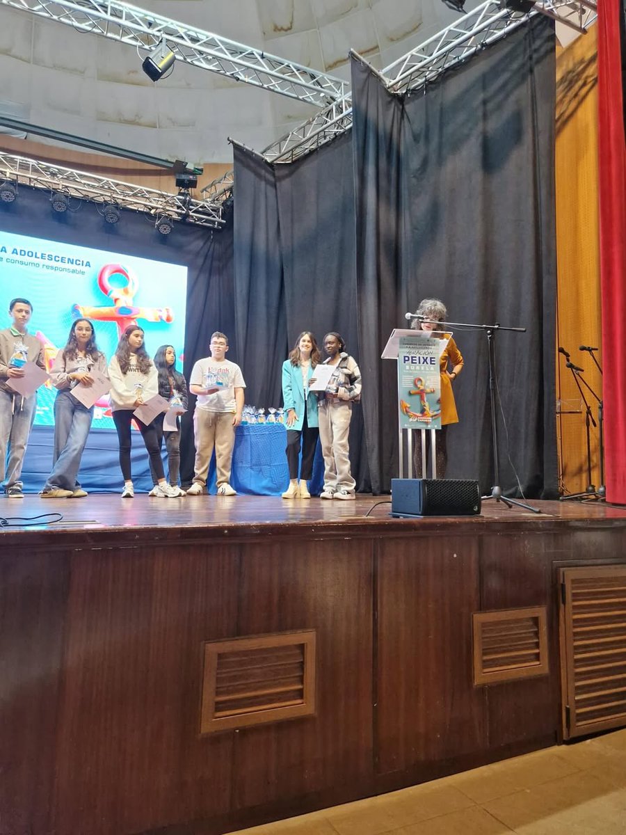 IESMonteCastelo's tweet photo. O 30 de abril tivo lugar en Burela o I Congreso da Infancia e a Adolescencia, unha xornada moi especial organizada pola Fundación Expomar que puxo o broche final a varios meses de actividades centradas no mar e na vida mariña, nas que participou o alumnado do noso centro🐬🐟🐙🦀 https://t.co/64VvrisrsF